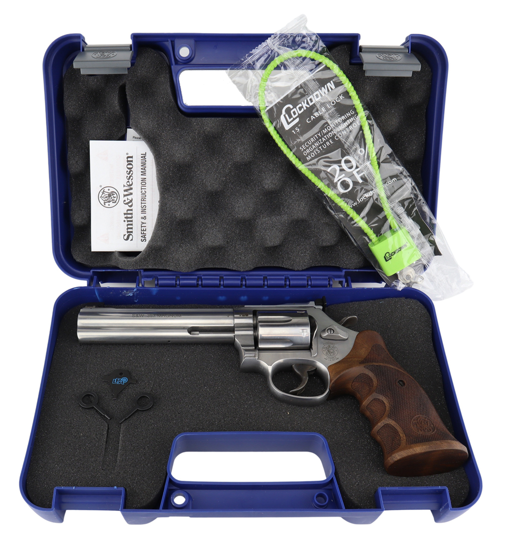 Smith & Wesson Model 686 Target Champion Match Master Deluxe 6" Revolver Smith & Wesson Model 686 Target Champion Match Master Deluxe 6" Revolver